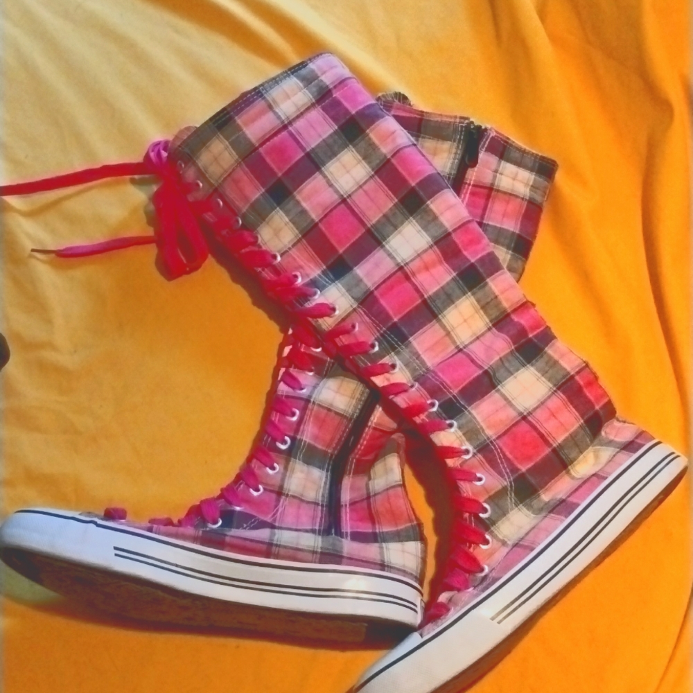 Converse knee high shoes